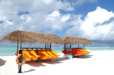 獨木舟架上海灘