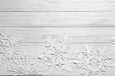 漂亮的纸雪花轻木背景