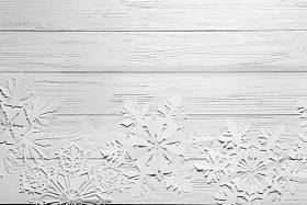 漂亮的纸雪花轻木背景