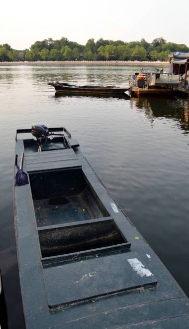 什刹海景区面积是资本的老北京风情保存最完美的地方