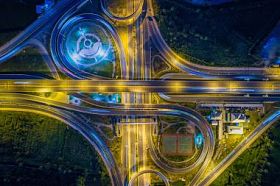 鸟瞰图路回旋处与 Thailand.street lar 停车场
