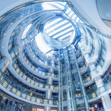 金屬和玻璃屋頂照片