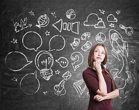 女孩与辫状的头发和启动图标图片