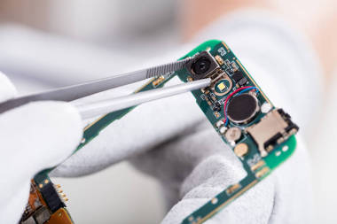 技术员修理电话图片