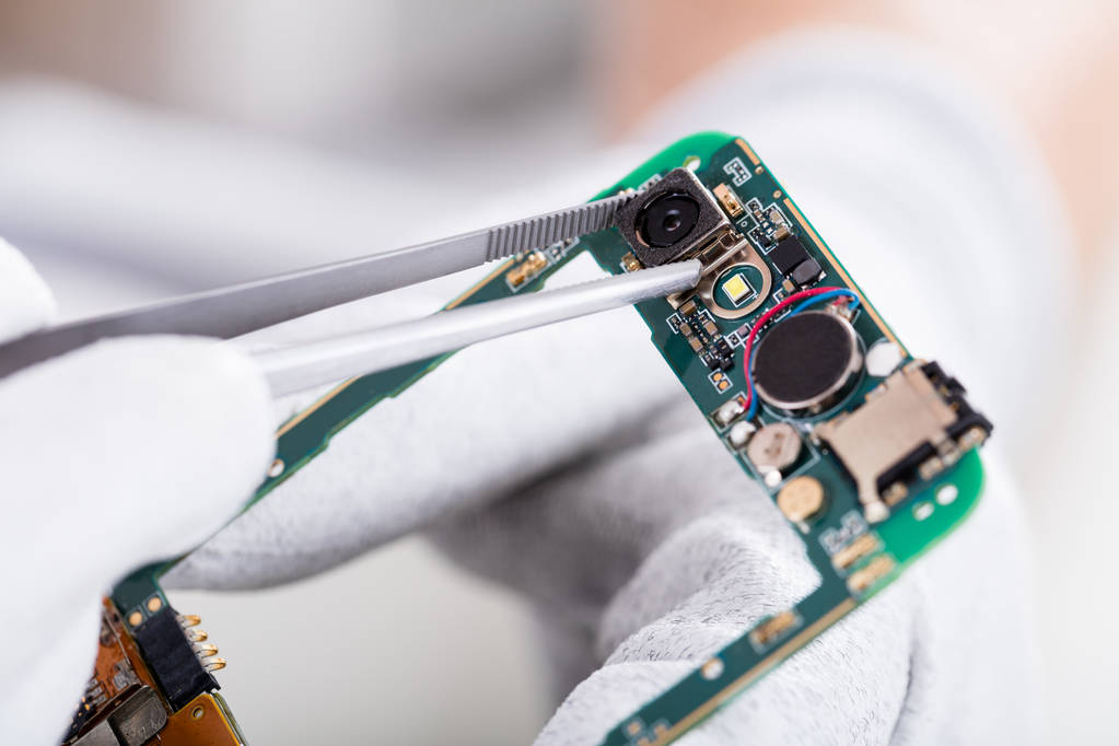 技术员修理电话图片 技术员修理电话图片