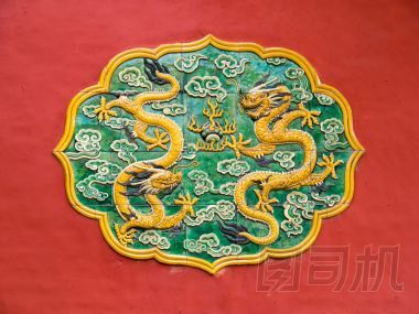 紅墻與金龍圖片