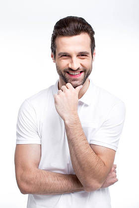 英俊的年轻男子照片