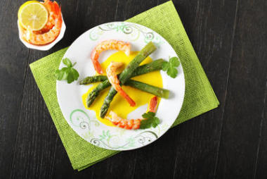 蘆筍中藏紅花汁大蝦