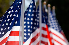 美国国旗显示以纪念美国退伍军人