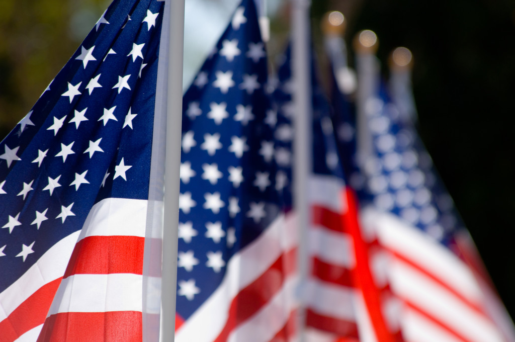 美国国旗显示以纪念美国退伍军人