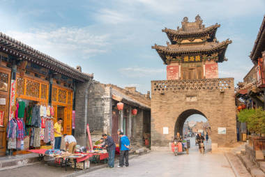 山西，中國-2015 年 9 月 8 日︰ 早上視圖的古代城市的坪 Yao(Unesco World Heritage site)。山西省平遙縣著名的歷史古跡.
