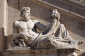 与角大量的在广场 del campidoglio，在罗马雕像