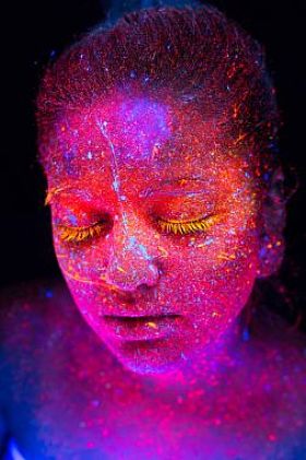 美丽的年轻女子