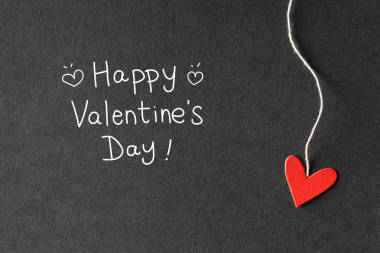 用紙做的愛心情人節(jié)消息照片