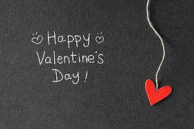 用纸做的爱心情人节消息照片