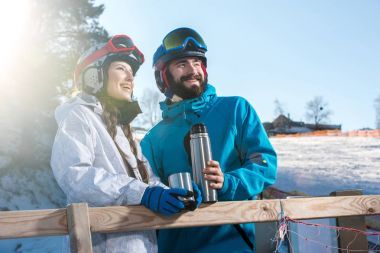 滑雪板喝茶圖片