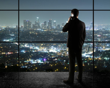 用手机的人照片