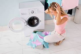 女人看在画衣服