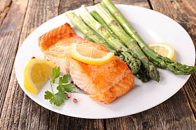 烤三文鱼、 芦笋