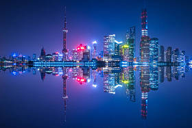 在晚上上海金融区图片