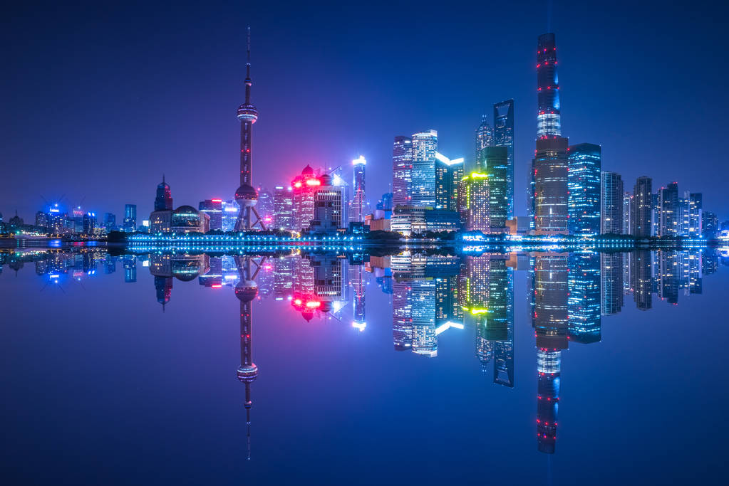 在晚上上海金融区图片