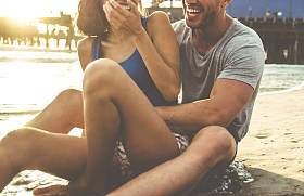 把时间花在圣塔莫尼卡对幸福的夫妻