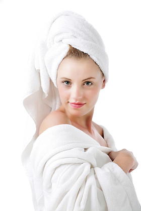 放松-美丽的年轻女子图片