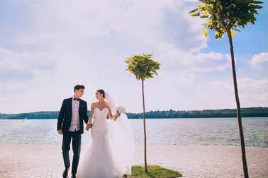 新郎和新娘走圖片