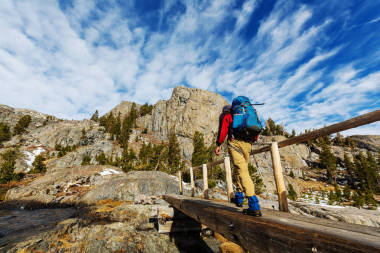 内华达山脉的徒步旅行者照片