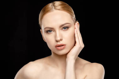 华丽的年轻女子照片