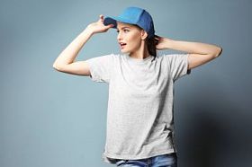 美丽的年轻女子