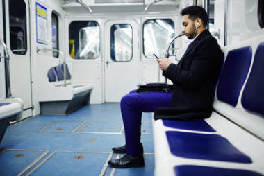 使用智能手機(jī)的商人