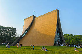 校园的东海大学卢斯纪念教堂图片