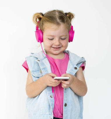 擺在工作室里的小女孩