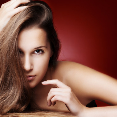 健康的長頭發(fā)的漂亮女孩圖片