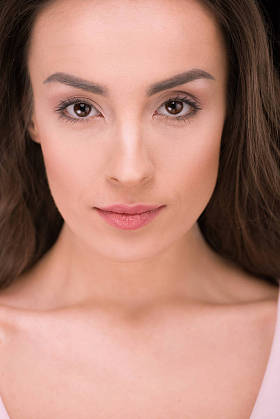 美丽的年轻女子