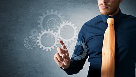 与齿轮工程师工作