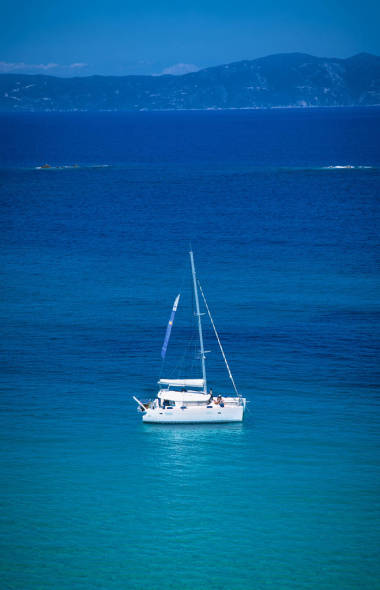 海上帆船。希臘
