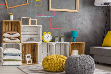 木箱的背景墻上的