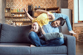 父子俩玩得开心