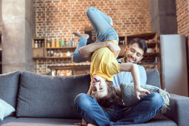 父子倆玩得開心圖片