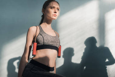 跳繩運動的女人