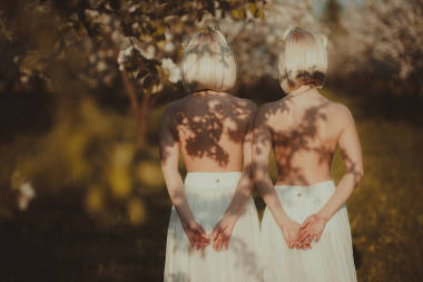 在櫻桃園姐妹圖片