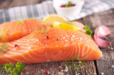 原料三文魚魚圖片