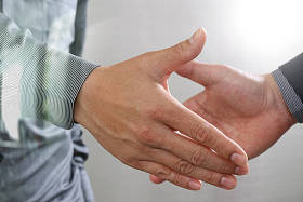 会议 concept.photo 商人冰冷的业务伙伴关系