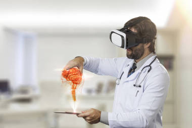 男醫(yī)生在他的辦公室照片