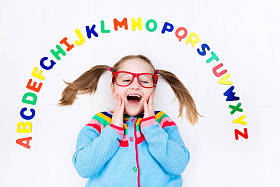 儿童学习字母和阅读