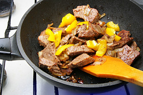 煮牛肉照片