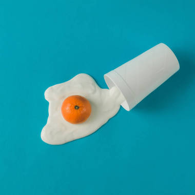 橙色和酸奶煎鸡蛋图片