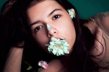 時尚苗花的女孩。春季和 8 三月概念